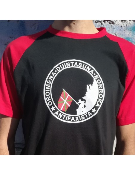 Camiseta oroimena duintasuna borroka antifaxista ikurriña