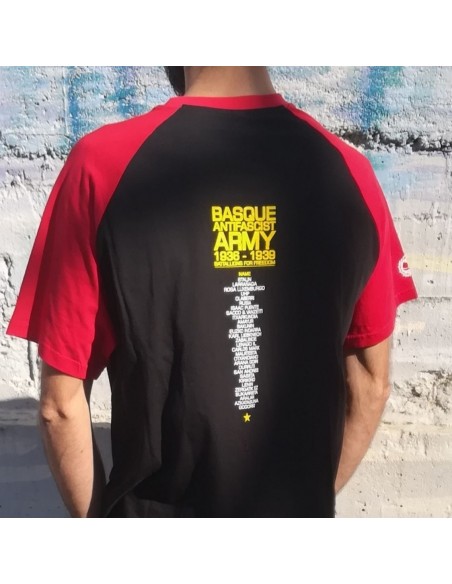 Camiseta oroimena duintasuna borroka antifaxista